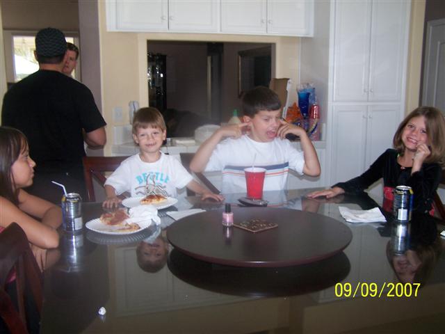 618x457 pixels (40K)