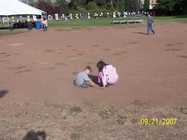 618x457 pixels (47K)